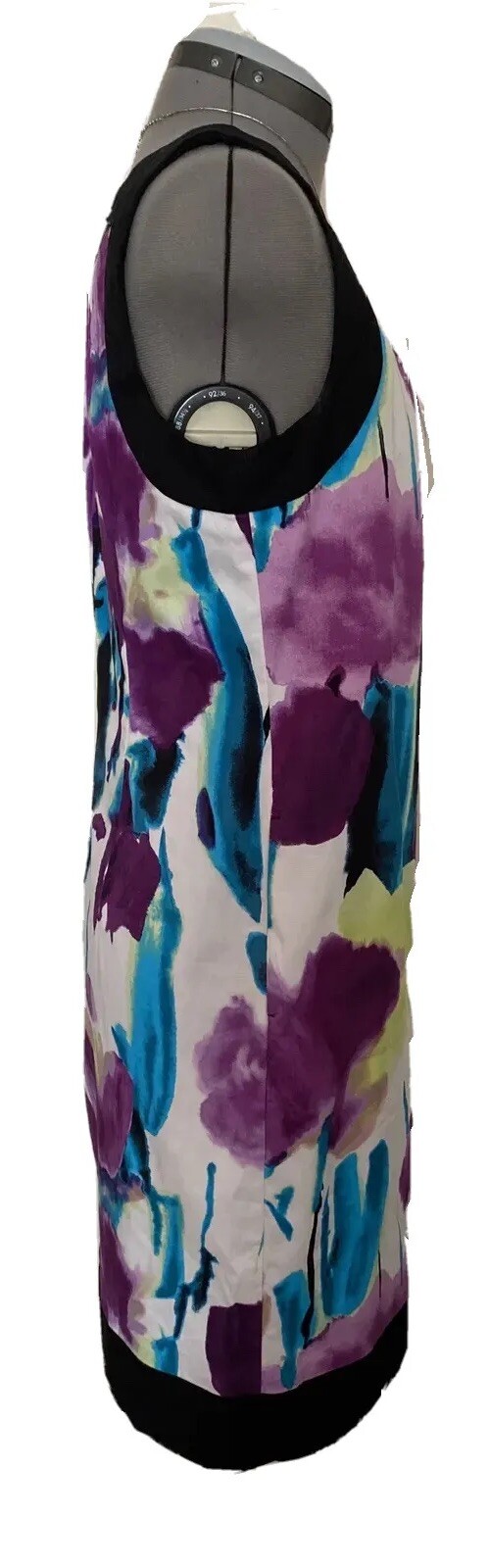 AGB sleeveless dress. size 8. Pockets. Across Chest17.5. Hips 19 In. NWOT