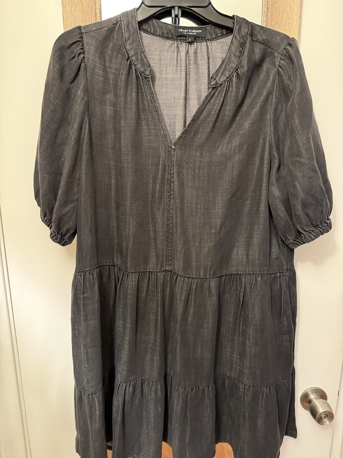 Velvet Heart Los Angeles Gray Solid Tiered V-Neck Puff Sleeve Woven Dress L