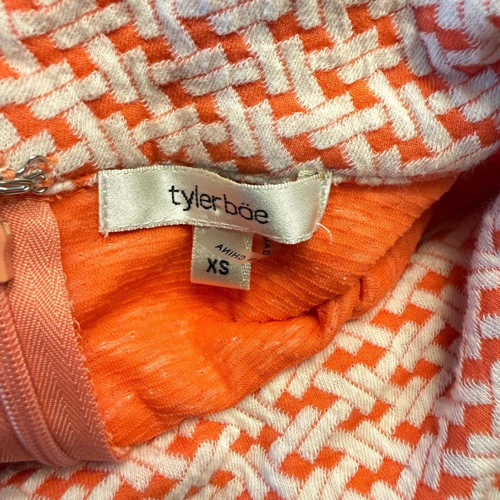 Tyler Boe Light Coral & White Shift Dress Retro Print Mod Knit Pockets Sz XS EUC
