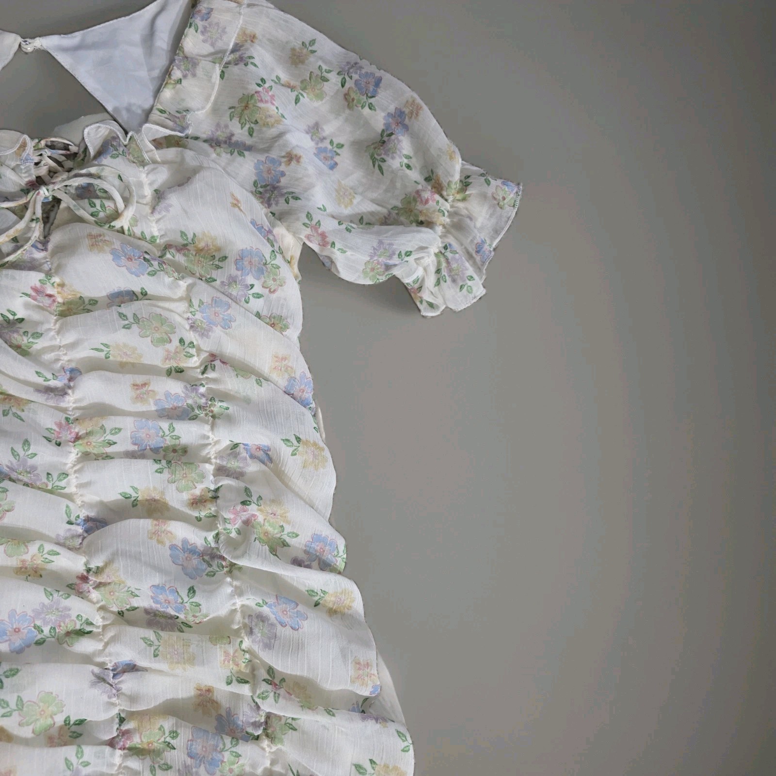 Sweet En Forme White Floral Ruched Mini Dress Smocked Cottagecore Medium NWT
