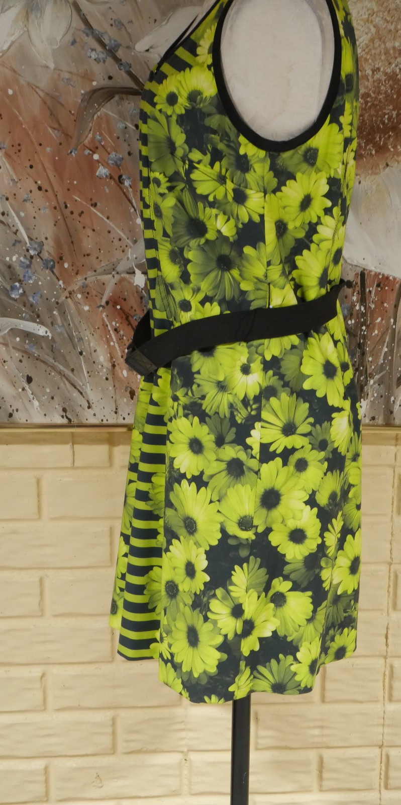 EUC MICHAEL KORS SZ 10 BLACK STRIPED YELLOW FLOWERED DRESS / FRONT ZIPPER /BELT