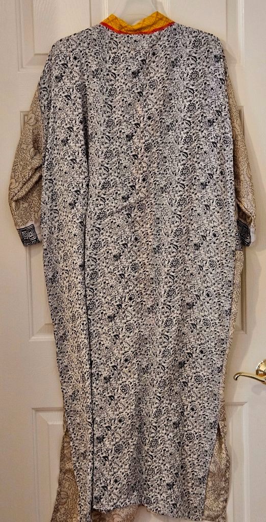 Silk Kimono Robe~ Women’s One Size~ Kimono ~Floral, Leaves ~ Gray, Golden~NEW