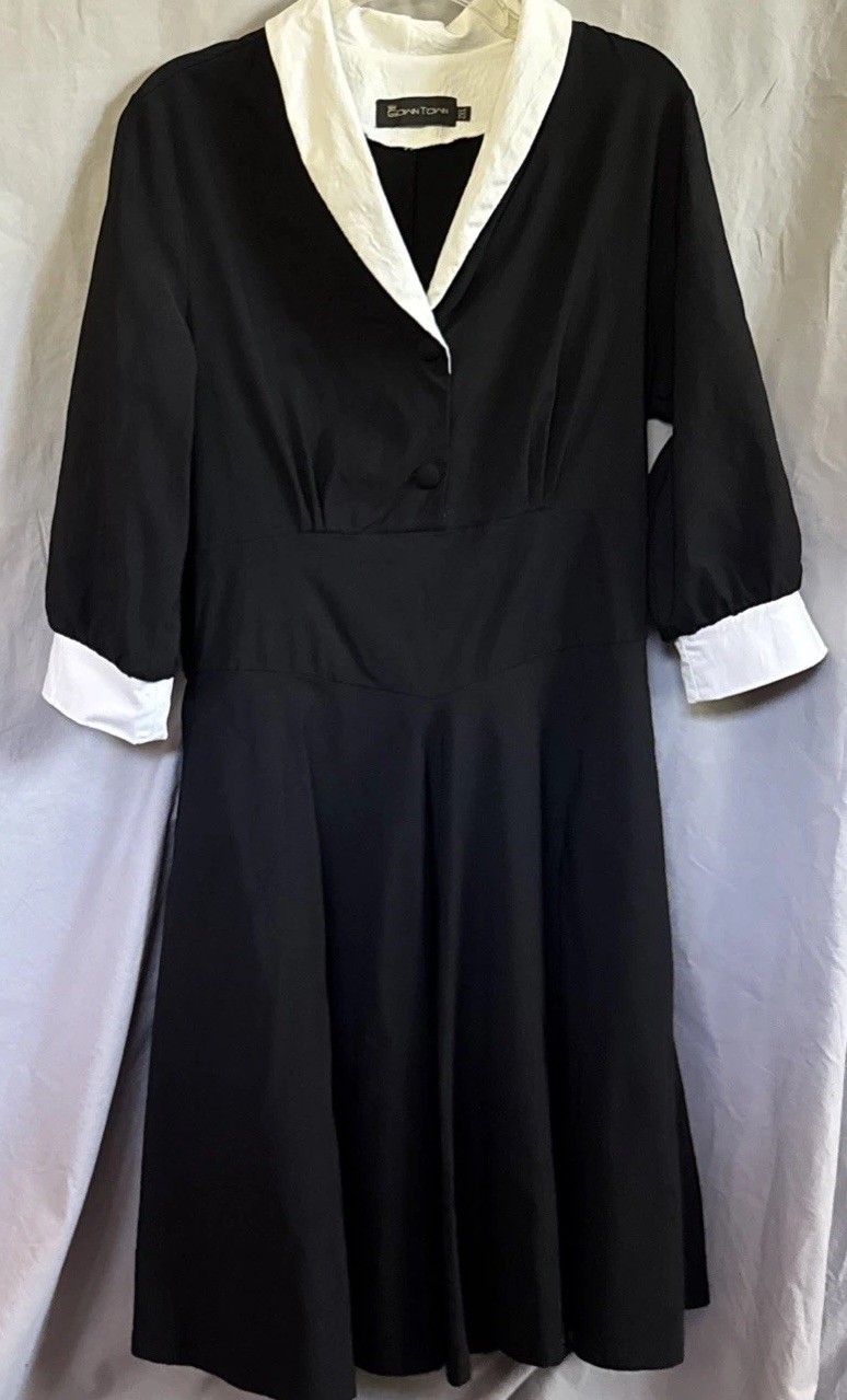 Gown Town 40’s inspired Black & White Dress w/ pockets Size 2XL