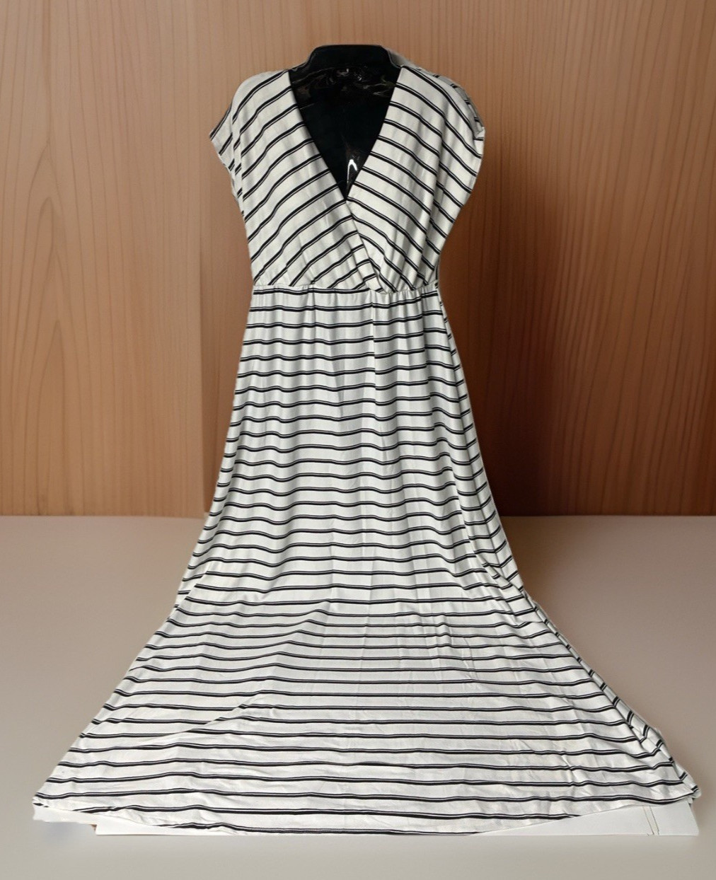 Velvet Torch Black & White Soft Striped V-Neck Empire Waist Maxi Dress Size L