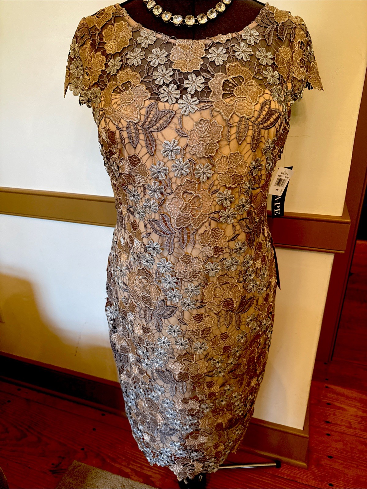 Xscape NWT Lace Overlay Back Zip Sheath Formal MOB Dress Sz 10 Rose Gold/Silver