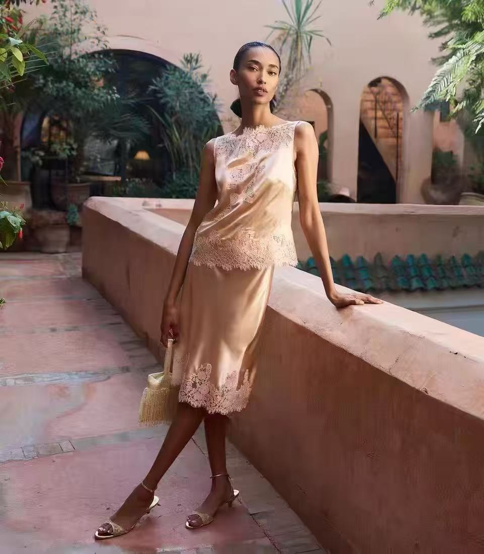DOEN Solid-color Silk Half-Dress with Lace Edging and High Waist Long Dress