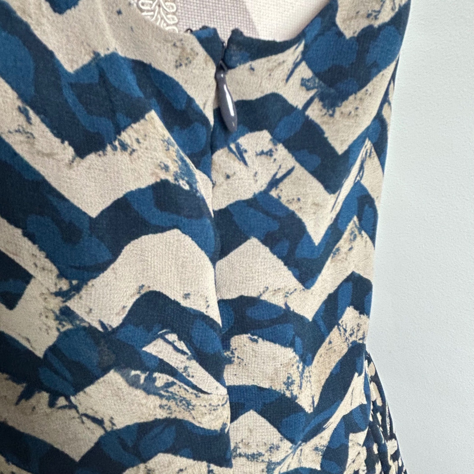 Betsey Johnson Chiffon Navy Teal Tan Womens Dress Sleeveless Chevron Knee Length