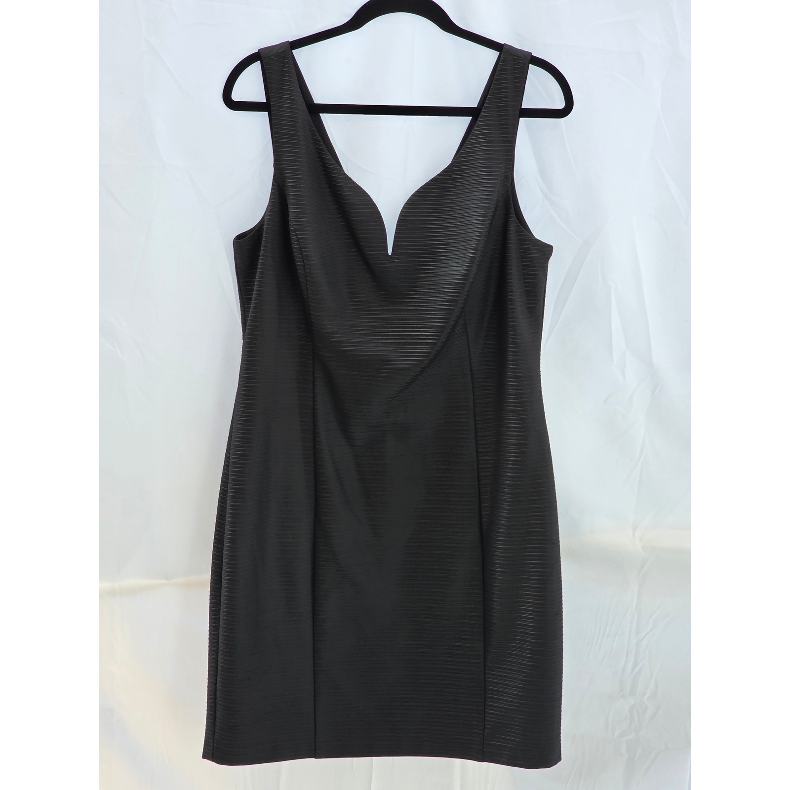 Guess Los Angeles Black Ribbed Notched V-Neck Sleeveless Sheath Dress Size 14