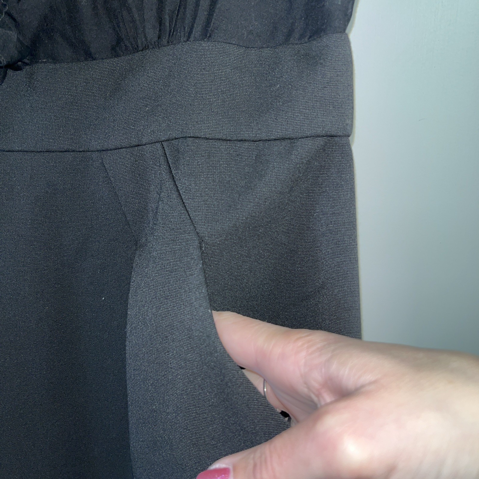 BCBG Maxazria Women’s Sleeveless Black Dress Size 8 Pockets Sheer Lined Top Zip