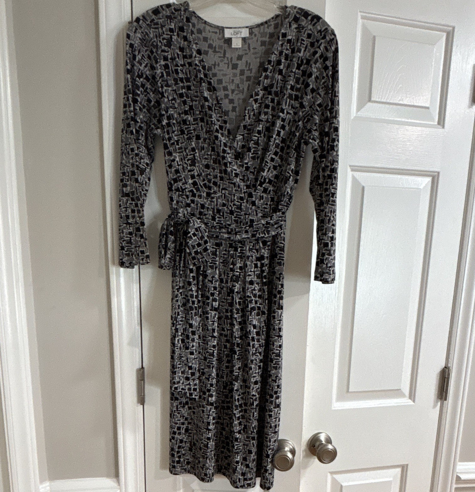 LOFT Black/Gray Abstract Knit Wrap Dress V-Neck Long Sleeve Tie Belted Midi S