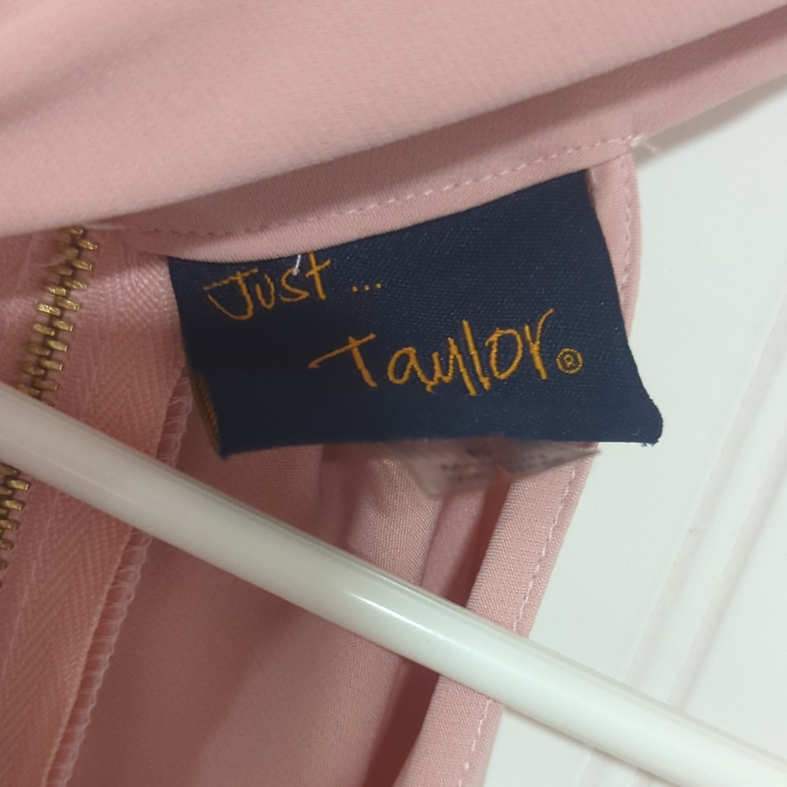 Just Taylor Women’s Size 6 Pink Solid Halter Sheath Dress Keyhole Back Zip Knee