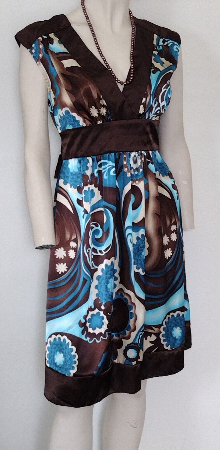 Woman A. Byer SATIN KNEE PULLOVER DRESS W/BACK TIE BELT Size 9 V-Neck Sleeveless