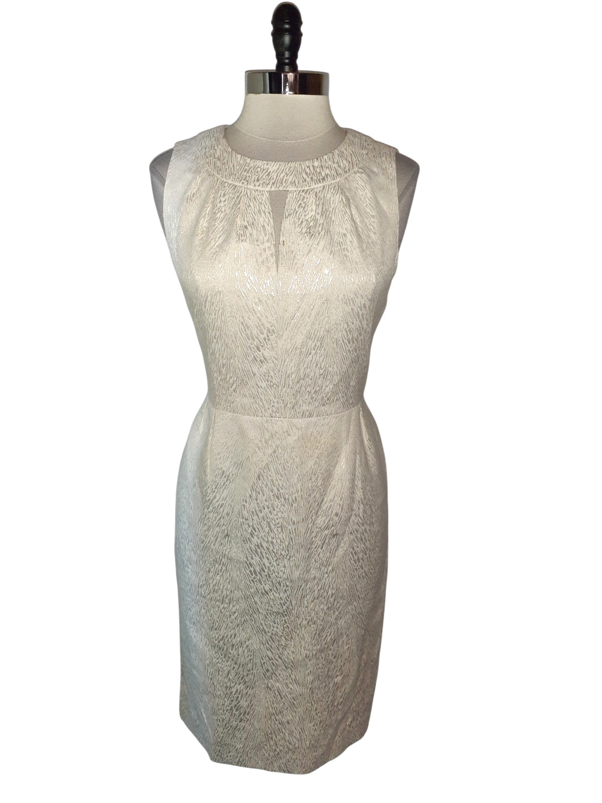 TAHARI Size 10 Sheath Dress Ivory Gold Shimmery Sleeveless Knee Length