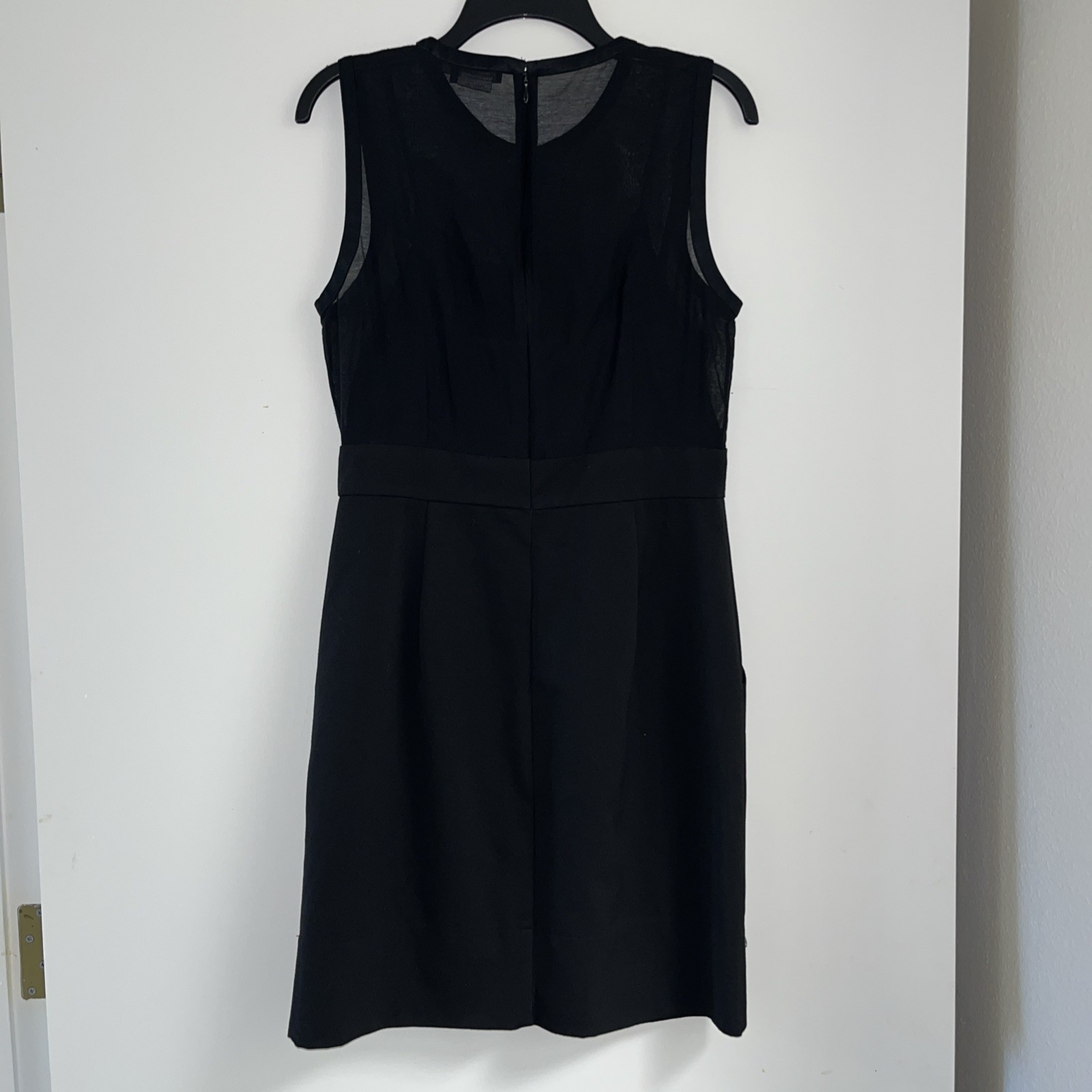 BCBG Maxazria Women’s Sleeveless Black Dress Size 8 Pockets Sheer Lined Top Zip