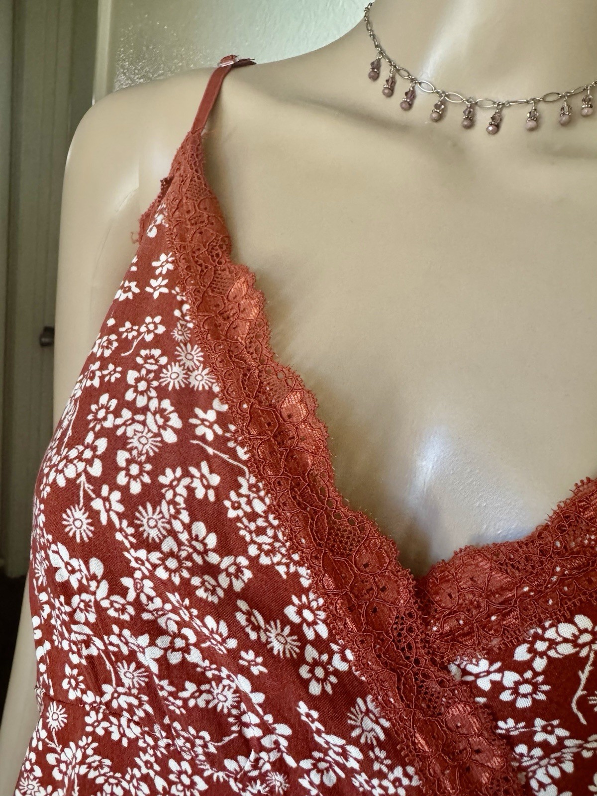 No Boundaries Spaghetti Strap Red And White Floral MIDi Dress Slit 15-17 XL