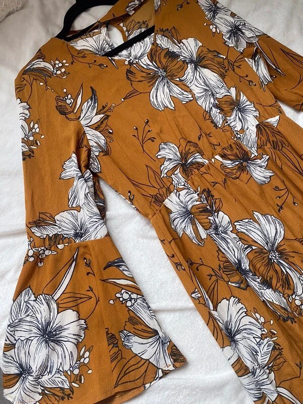 stunning yellow maxi dress – Size small – WORN ONCE check description