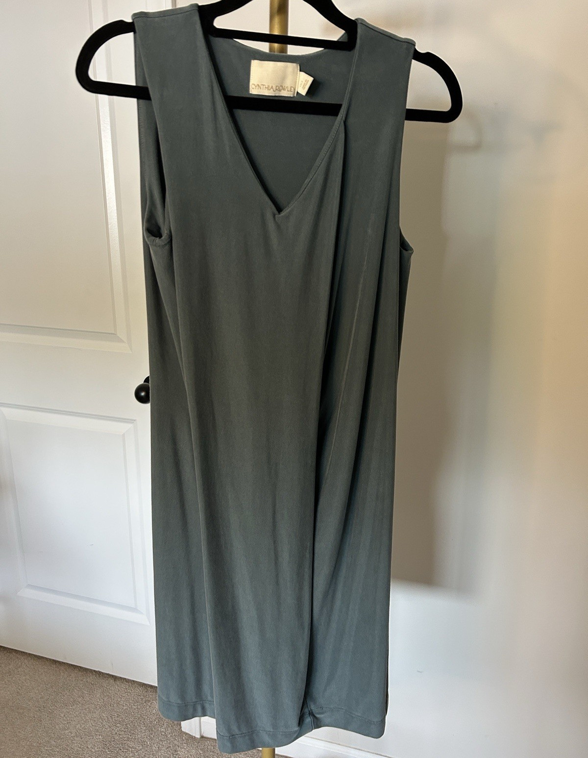 Cynthia Rowley Women’s S V-Neck Midi dress in slate green