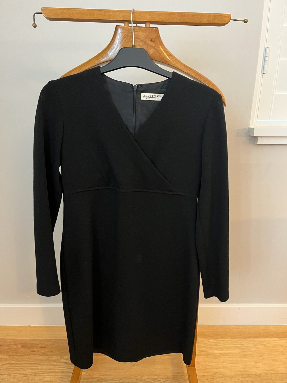 Ann Taylor Petites Long Sleeve wool Sheath Dress Size 2P Cross Over V-neck USA