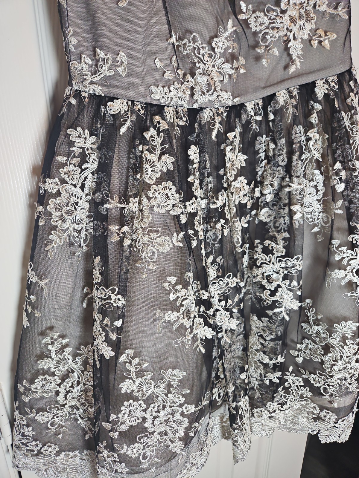 Alice + Olivia Black & Cream Lace One-Shoulder Dress – Size 6 – NWT