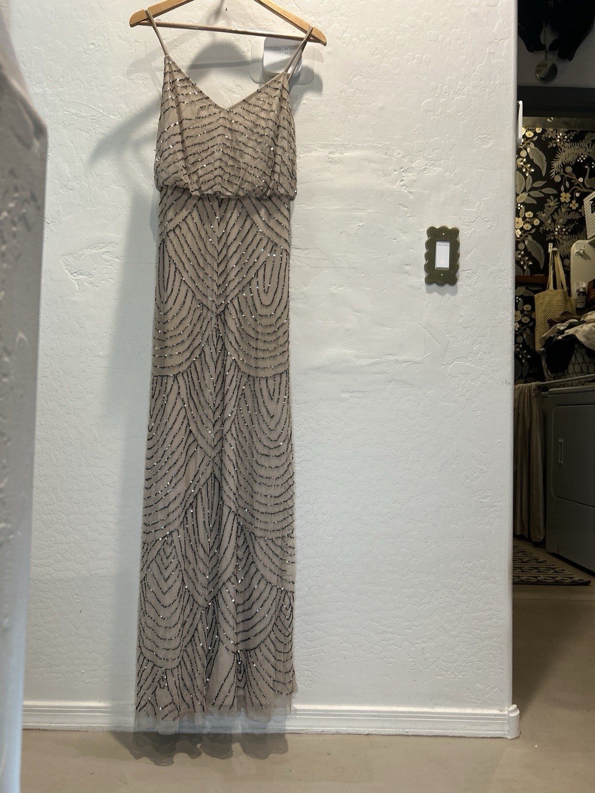 Adrianna Papell Women’s 8 Beige Beaded Sequin V-Neck Maxi Dress Zip