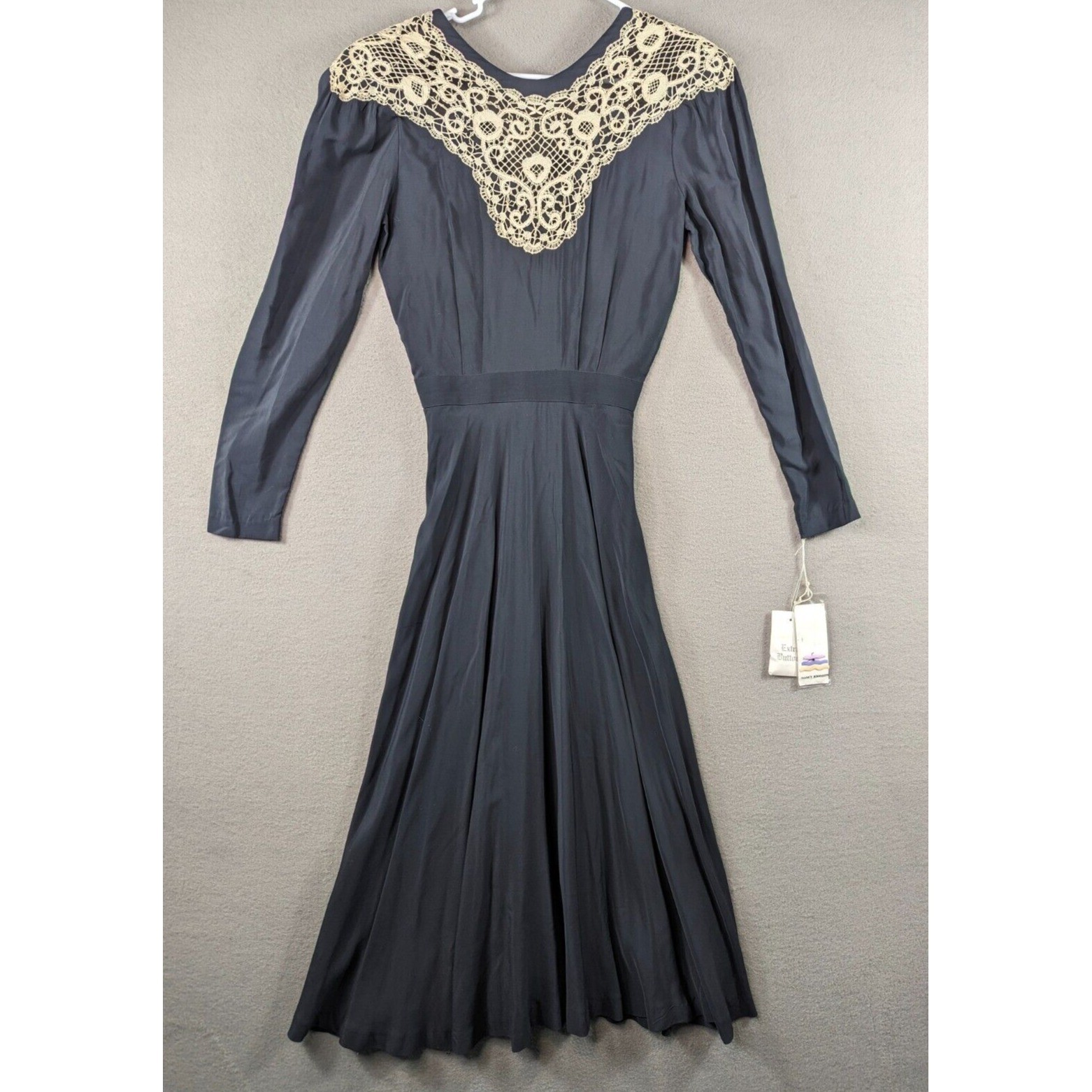 Nancy Johnson Maxi Dress Pearl Floral Lace Long Sleeve Witchy Flared Size 6 NWT