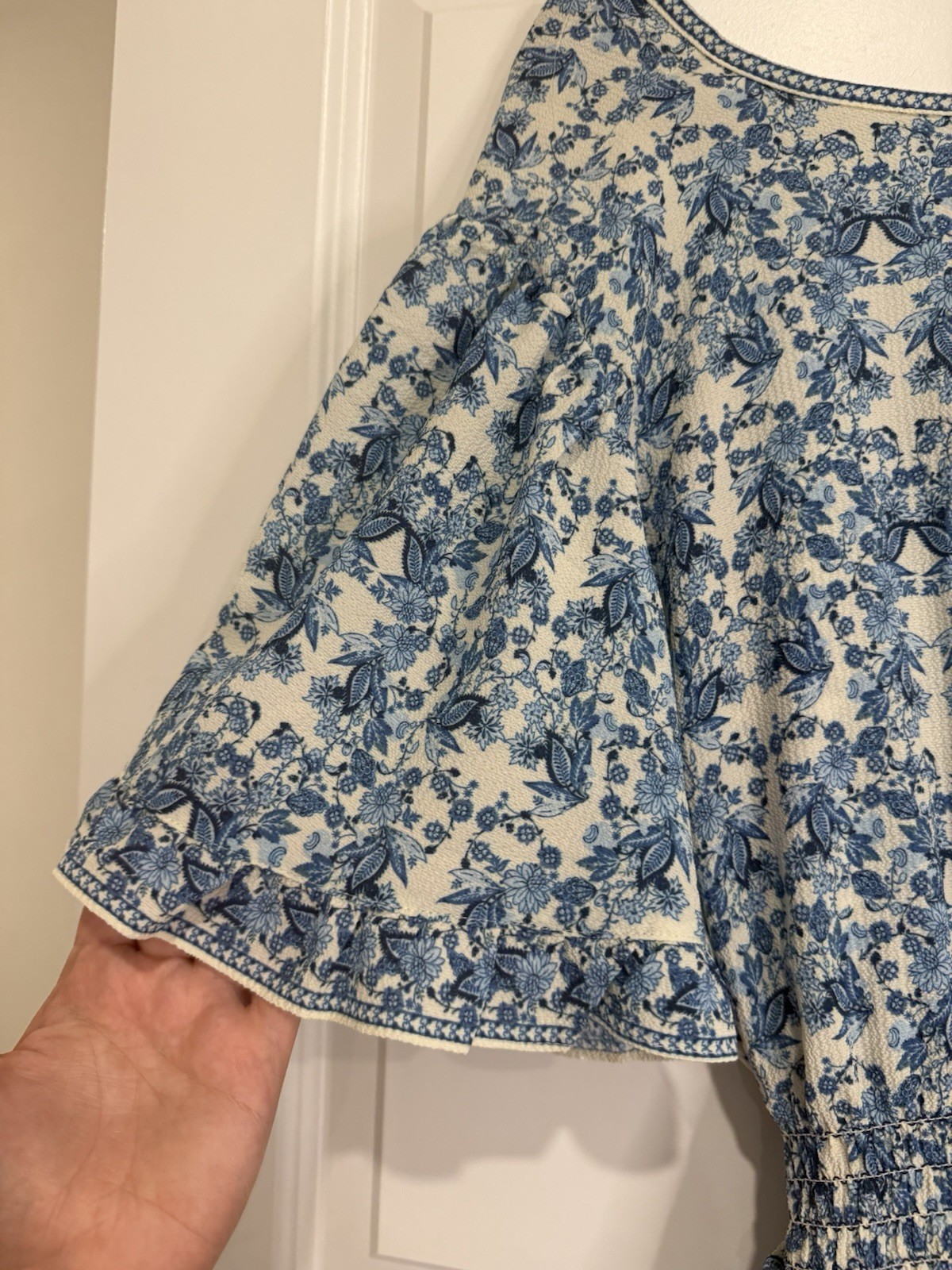 Max Studio S Blue/White Floral Wrap mini Dress V-Neck Smocked Ruffle Flutter Tie