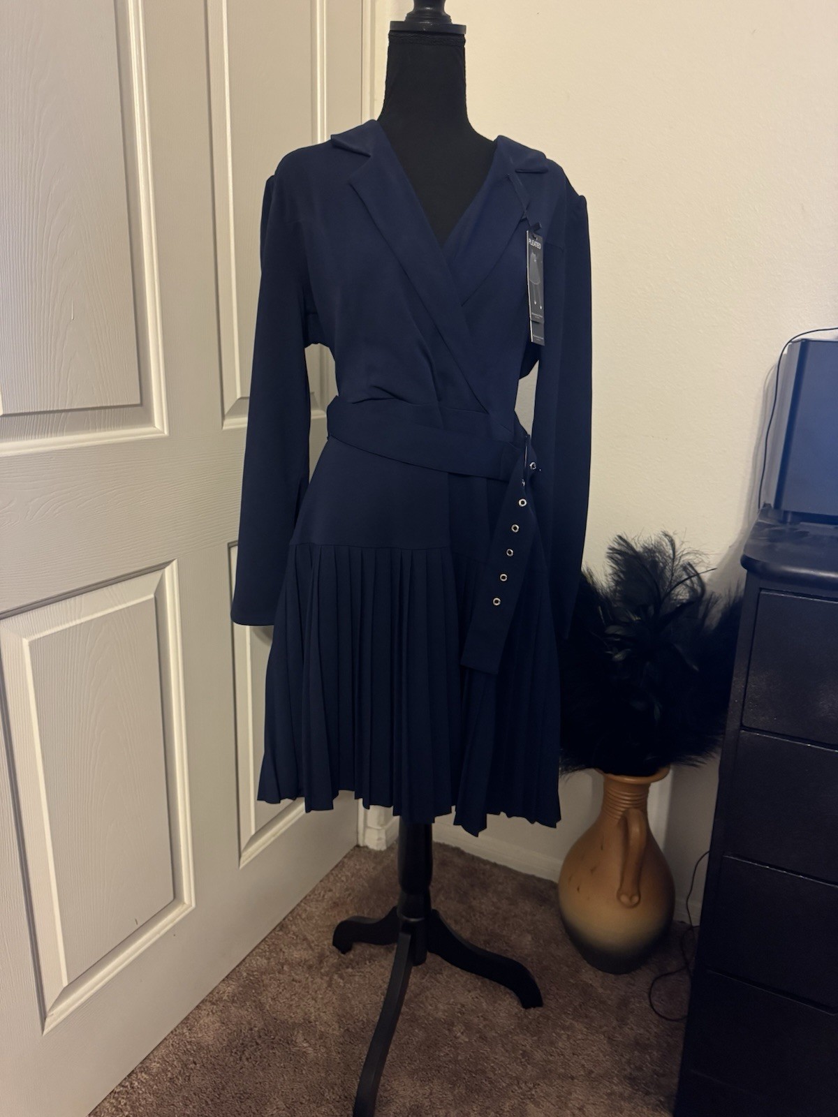 Elizabeth and Nicole NY Women’s Blue Solid Wrap V-Neck Pleated Dress L/XL