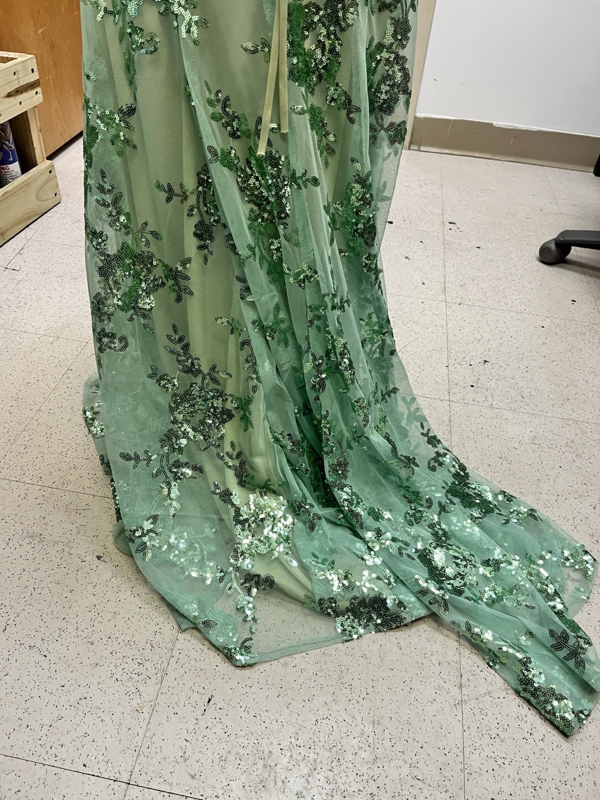 Green Sequin V-Neck Evening Dresses Spaghetti Straps Backless Lace-Up Prom Gowns