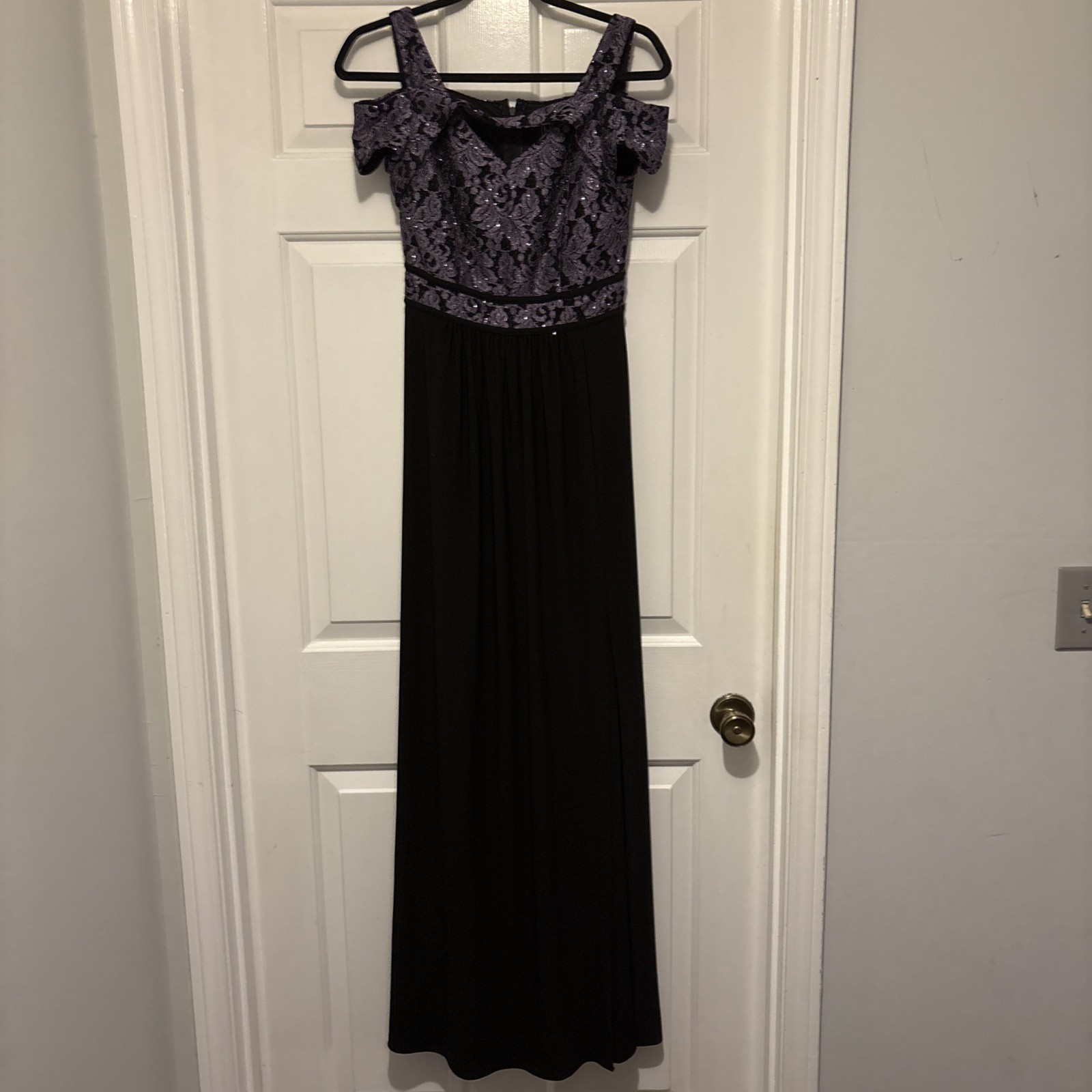 NW Nightway Size 6 Black With Metallic Lace Cold Shoulder Top Black Jersey