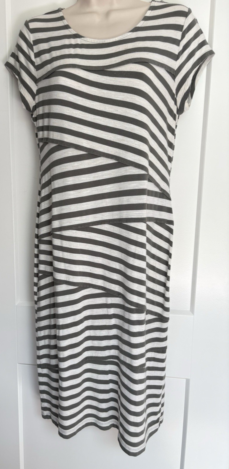Chico’s 0 Small Dress Grey White Stripe Diagonal Tiers TShirt Style Cap Sleeves
