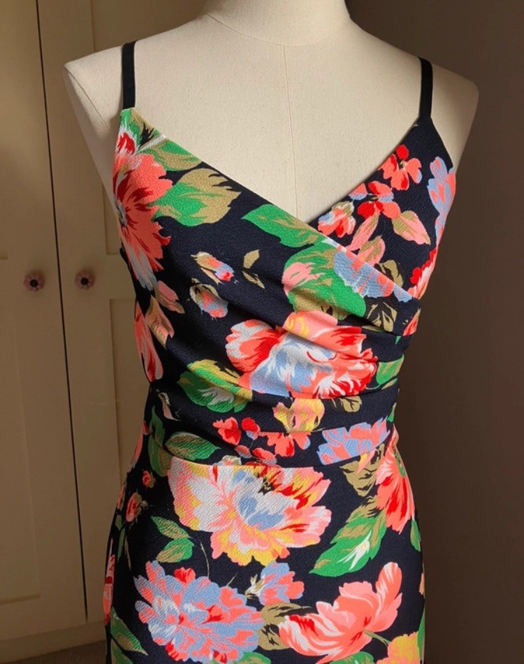 Stylish multicolour cross-over v-neck adjustable strap body con dress • size 10