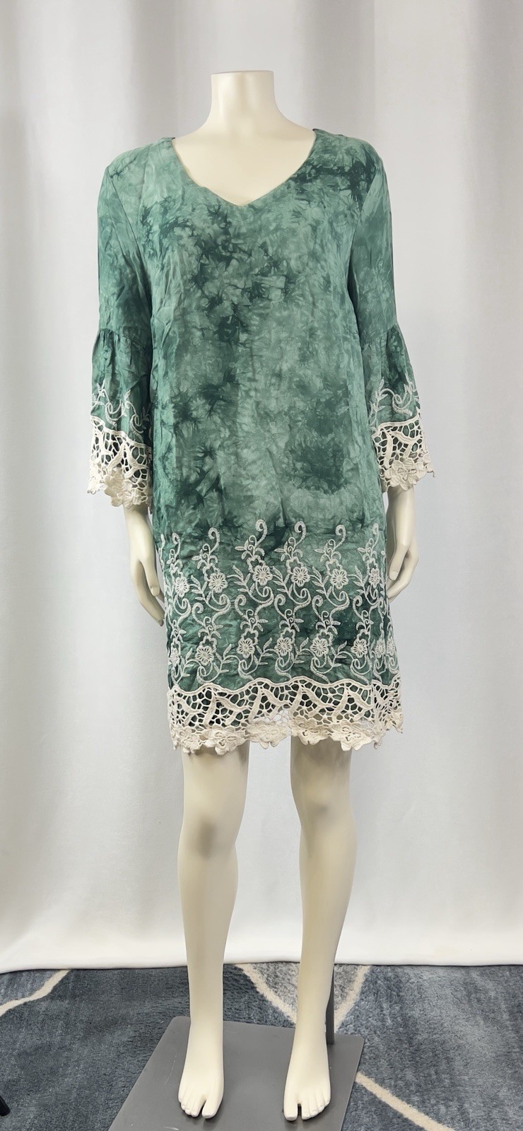 Est 1946 Green Tie Dye Embroidered 3/4 Bell Sleeve Women’s Dress Size M