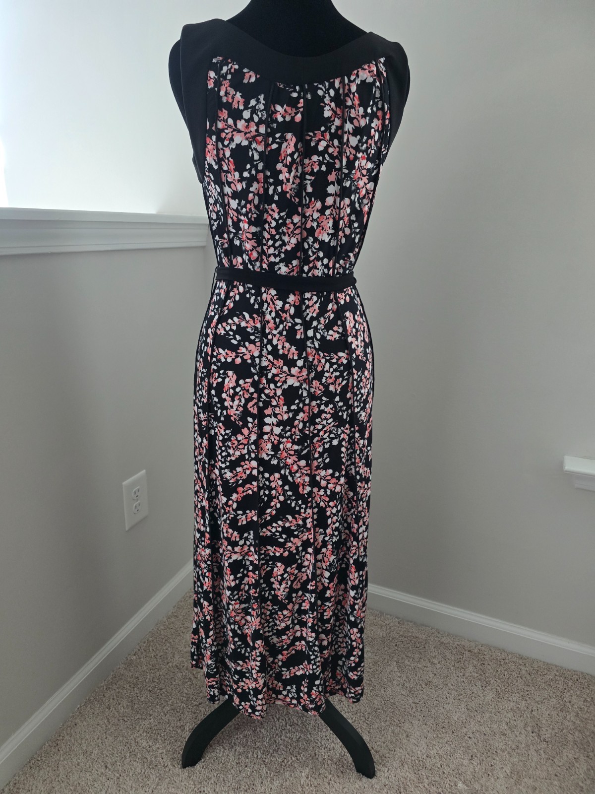 Perceptions New York sleveless dress, Floral, tea length fit with belt Size S