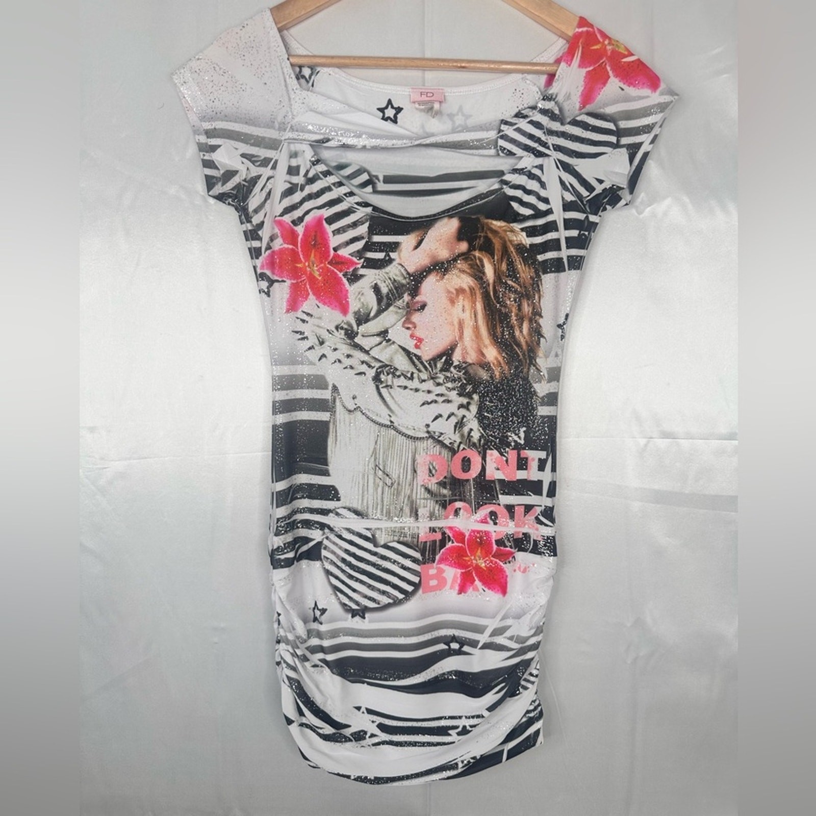 Women’s Graphic Print Mini Dress – White and Pink Size Med