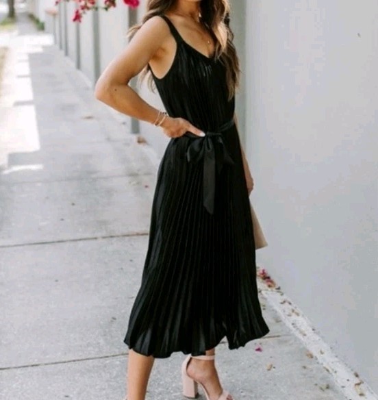 VICI Black Satin Pleated Shift Dress Size M Midi Classic Elegant City Cocktail