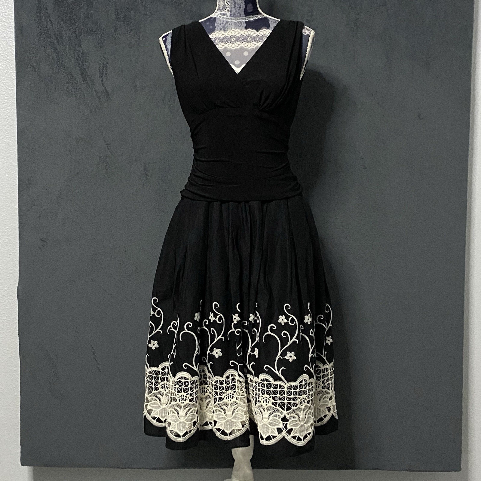 SL Fashions Dress Womens 10 Black Empire Waist Embroidered Flowers Fairycore Y2K