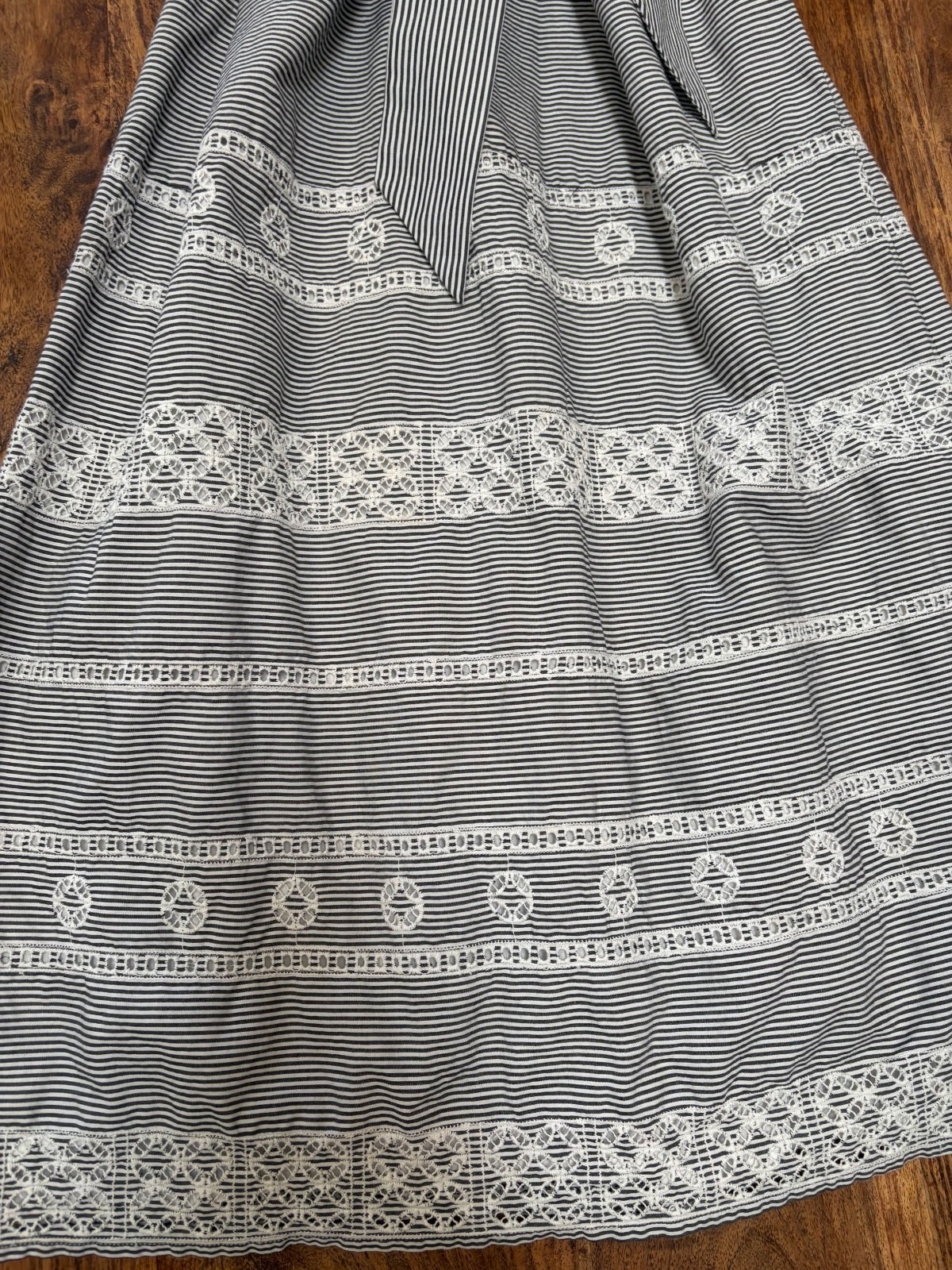 Vineyard Vines Maxi Long Dress Striped Eyelet Lace Size 2 with or without belt