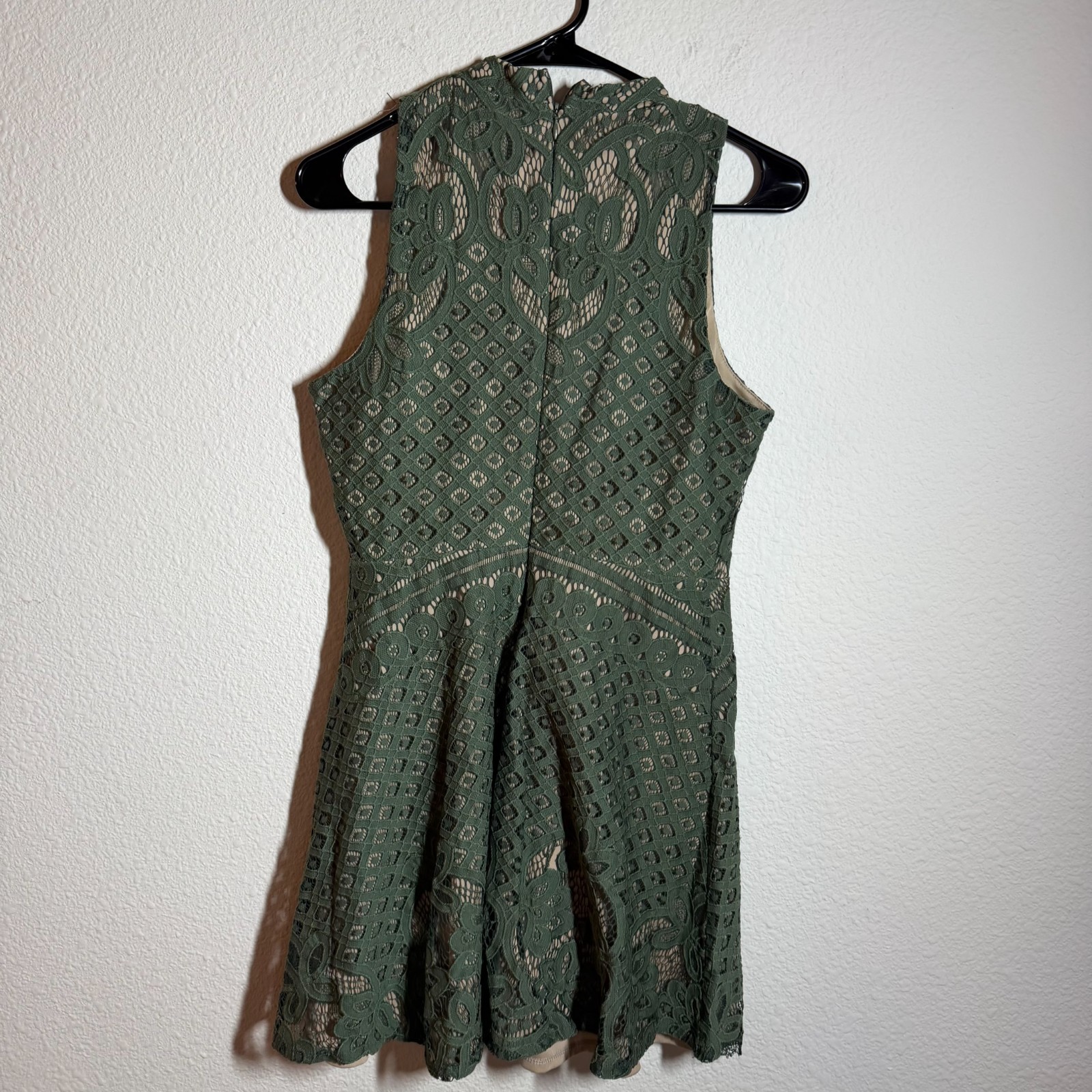 Love, Fire Lace Mini Dress Womens Large Sage Green Lined Sleeveless Back Zip