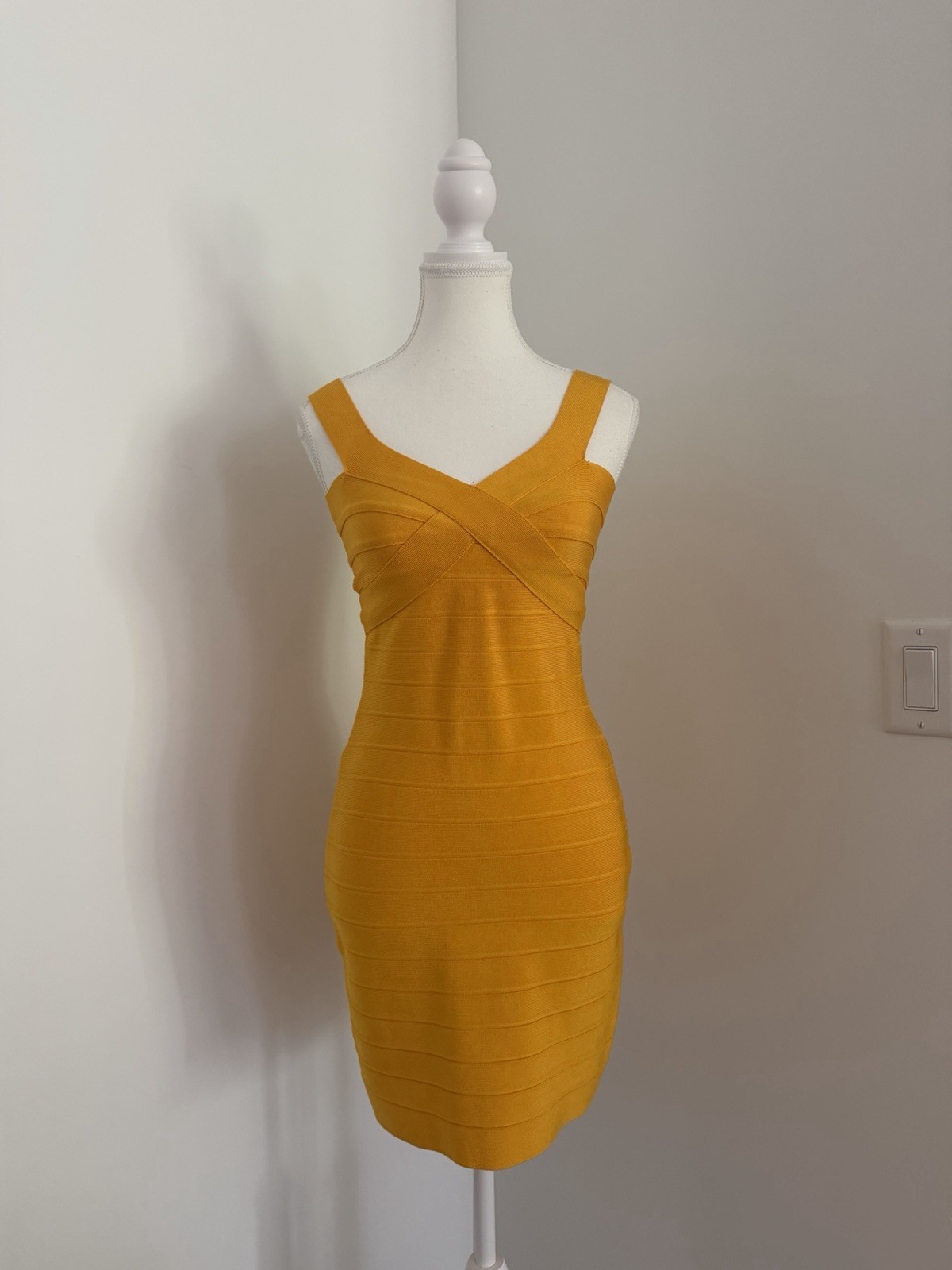Yellow Solid Bandage Bodycon Knee Length Dress V-Neck Strappy Sleeve Zip Size S