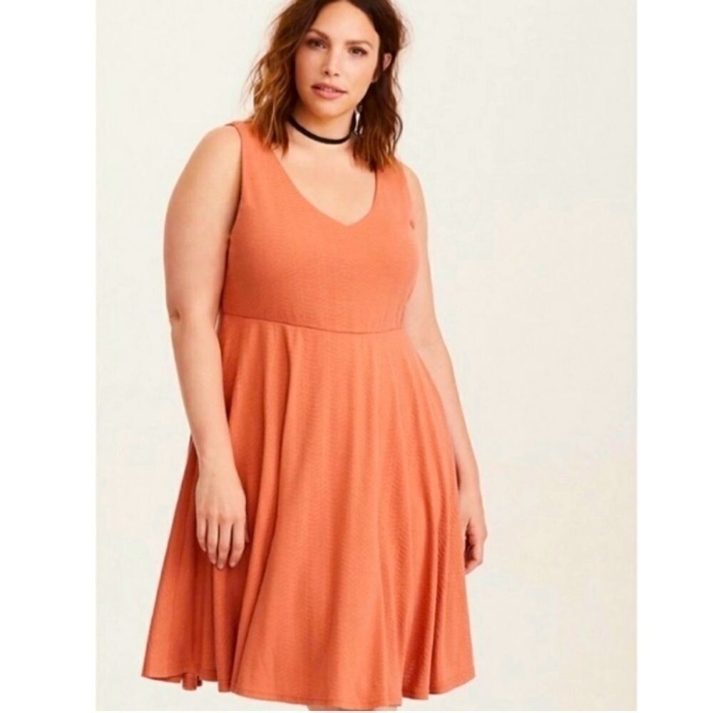 Torrid Peachy Orange Dress, Flowy. Med/Large. 00. Excellent Condition.