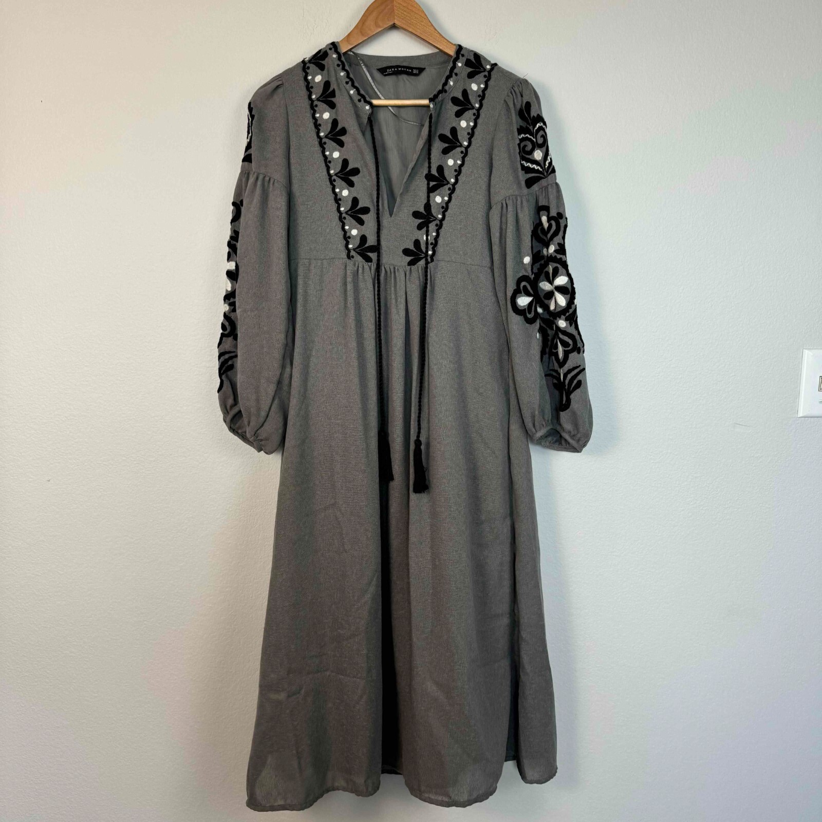 Zara Women Floral Embroidered Midi Dress V-Neck Long Sleeve Bohemian Gray Sz XS