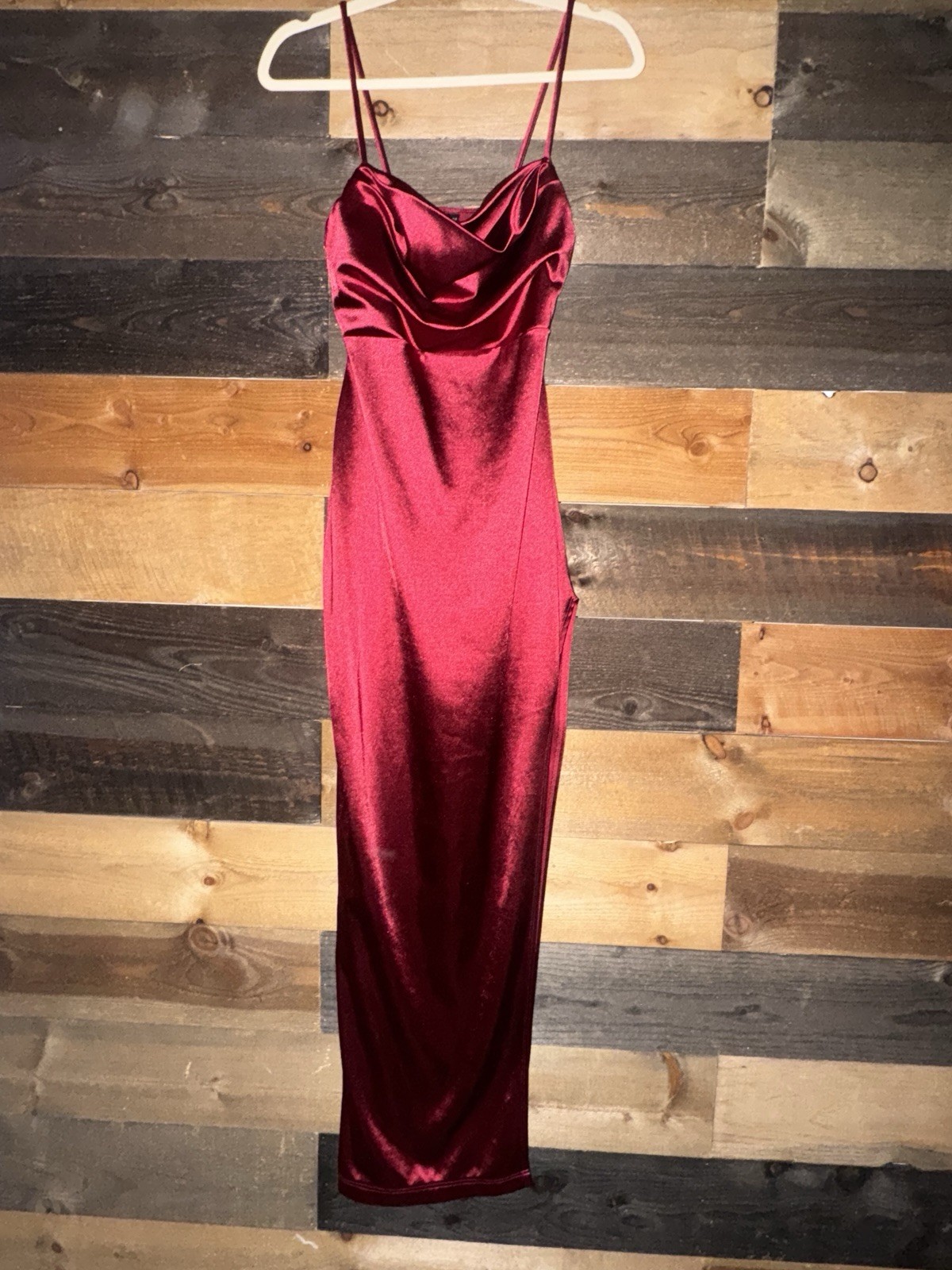 Windsor Red Long Gown Satin Spaghetti Strap Stretch Body Con Formal M Dress