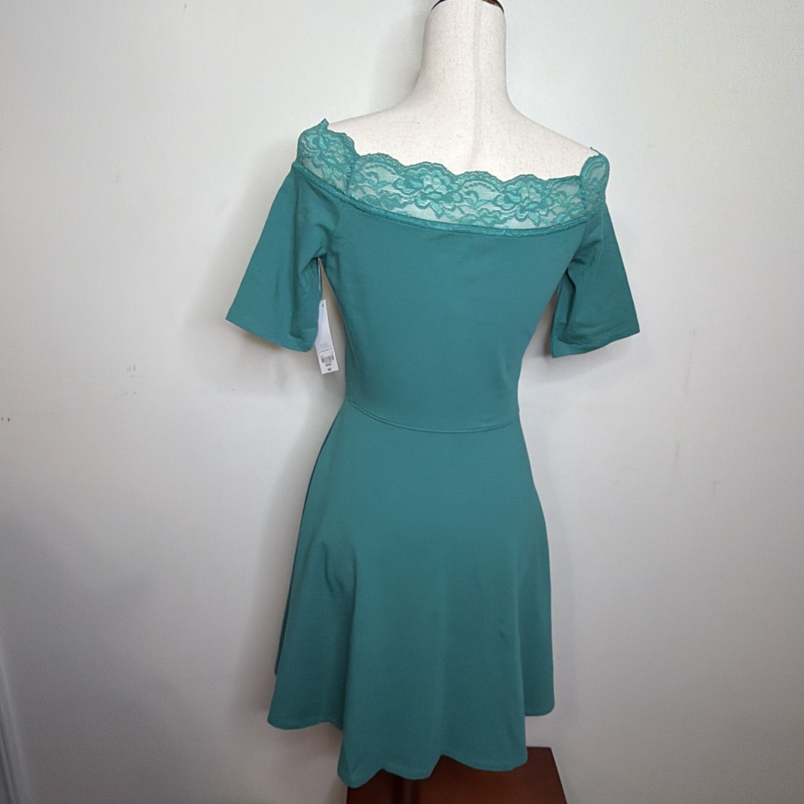 DECREE size M DRESS Lace Off Shoulder Neck Short Sleeves “Bayou” GREEN NWT $42
