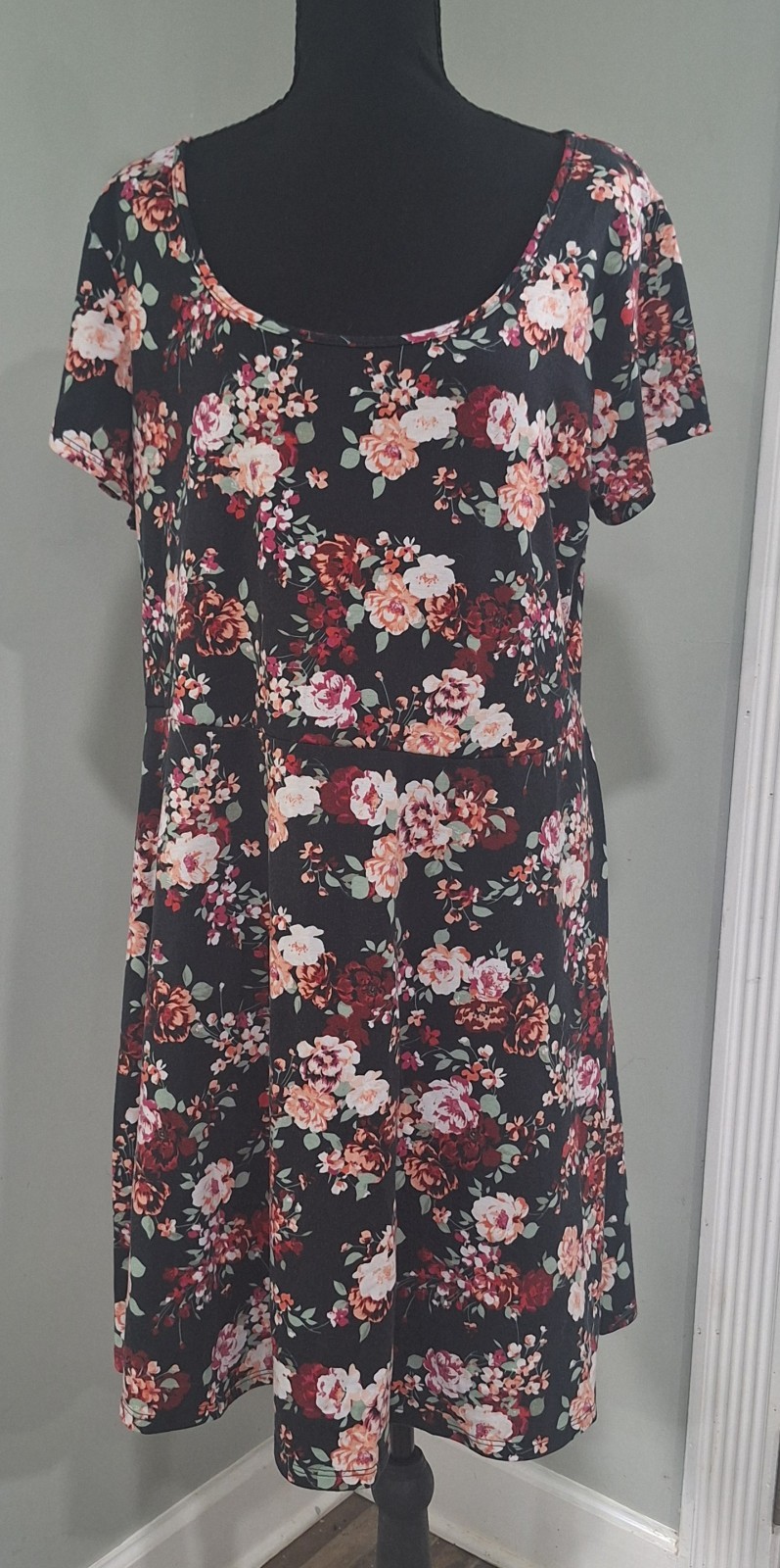 Joe Boxer Sz. 2X Black Floral Dress, Poly/Spandex 100% Recycled Material. MINT!