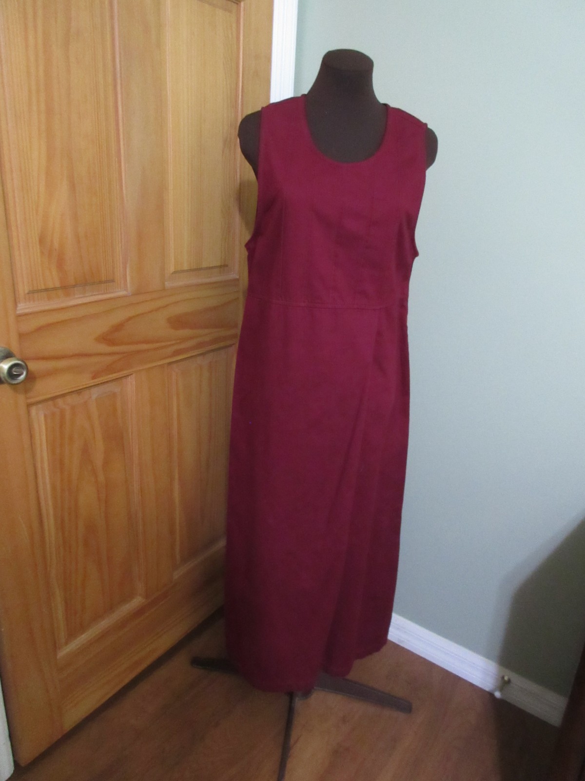 Premier Intl Maroon Scoop Neck with Tucked Front, Size Medium, 9-10, MINT!