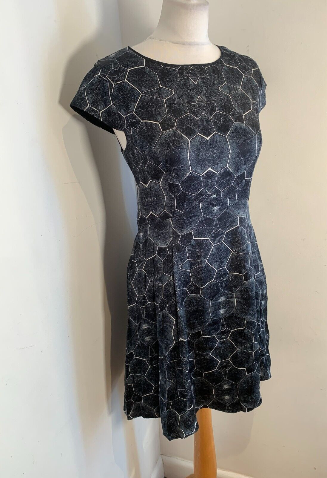 Reiss Baker fit & flare silk dress UK 10 VGC navy pattern print classic smart