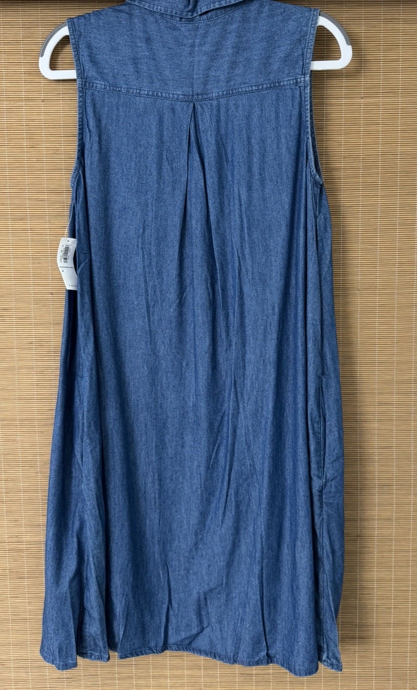 Old Navy Women’s Blue Denim Chambray Sleeveless Dress Size Medium NWT