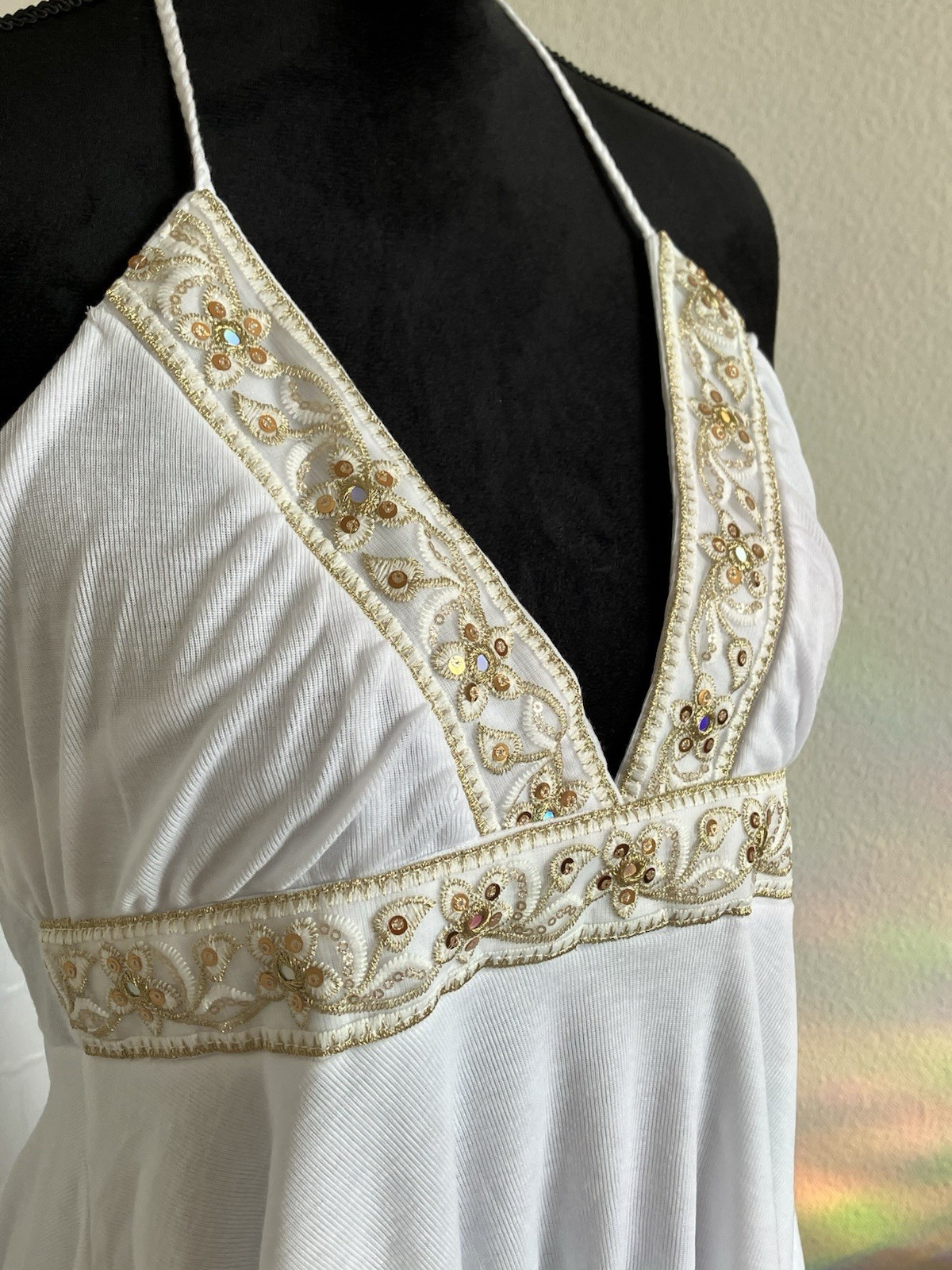 White/Gold Solid Halter V-Neck Mini Dress Sleeveless Embroidered Beaded L