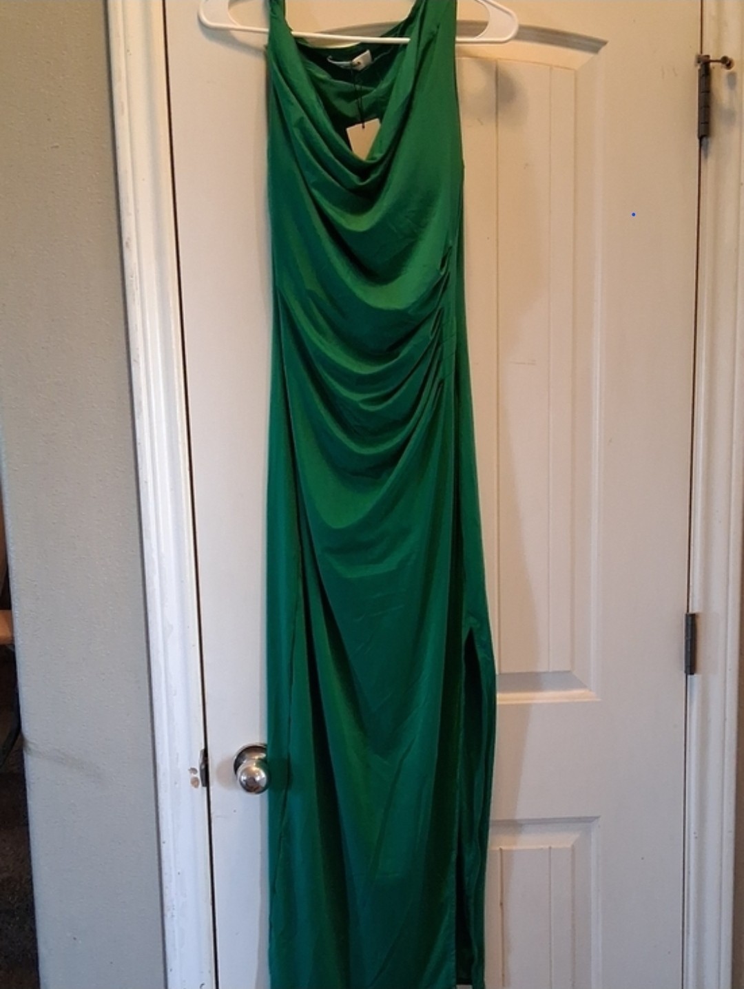 NWT Women’s Emerald Green Solid Ruched Sleeveless Long Maxi Elegant Dress Size M
