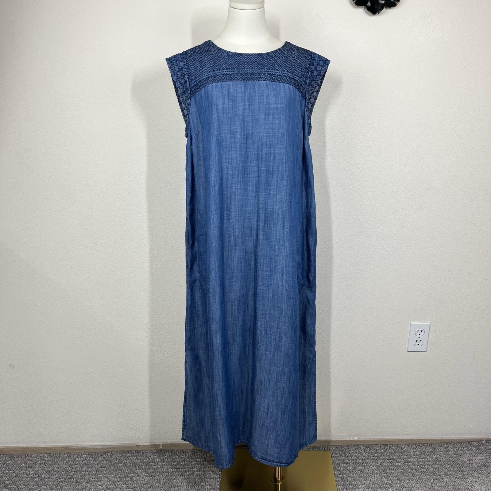 J Jill Denim Dress Womens Medium Blue Chambray Shift Embroidered Pockets Boho
